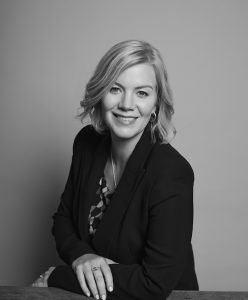 Petra Velzeboer leaning on a table